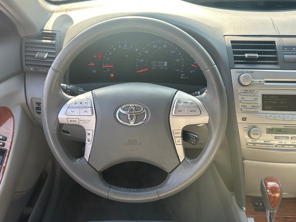 2010 Toyota Camry Image 2