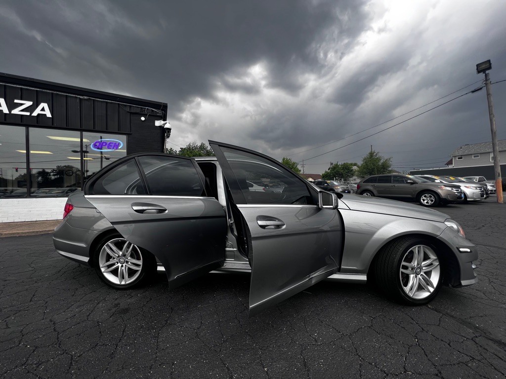 2014 Mercedes-Benz C-Class Image 24