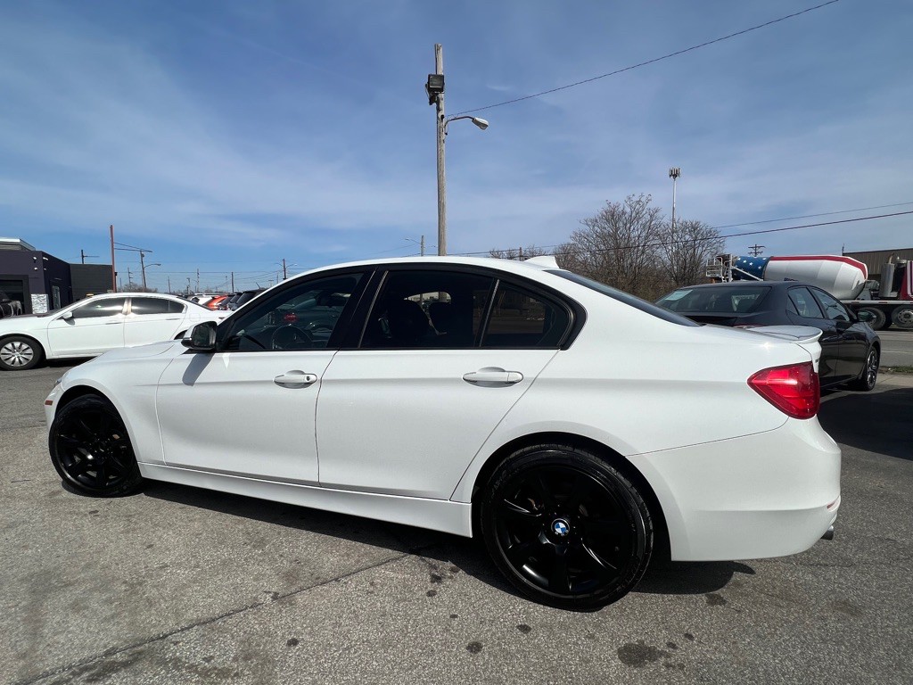 2014 BMW 3 Series Image 11