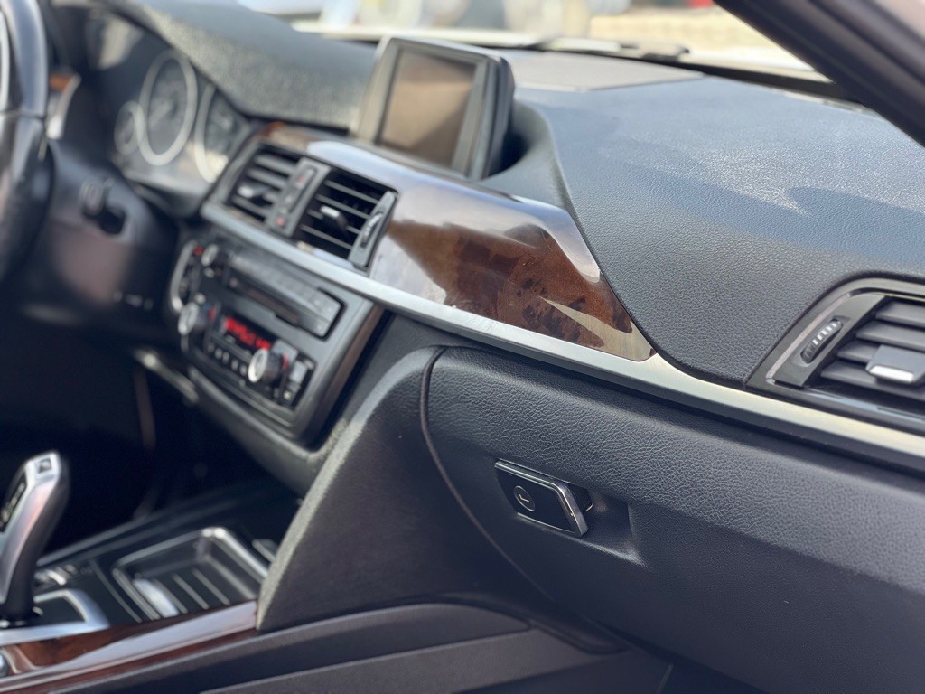 2014 BMW 3 Series Image 14