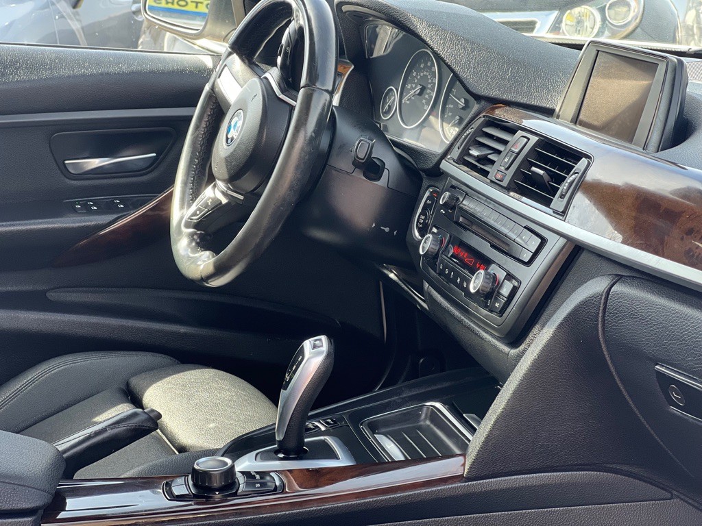 2014 BMW 3 Series Image 16