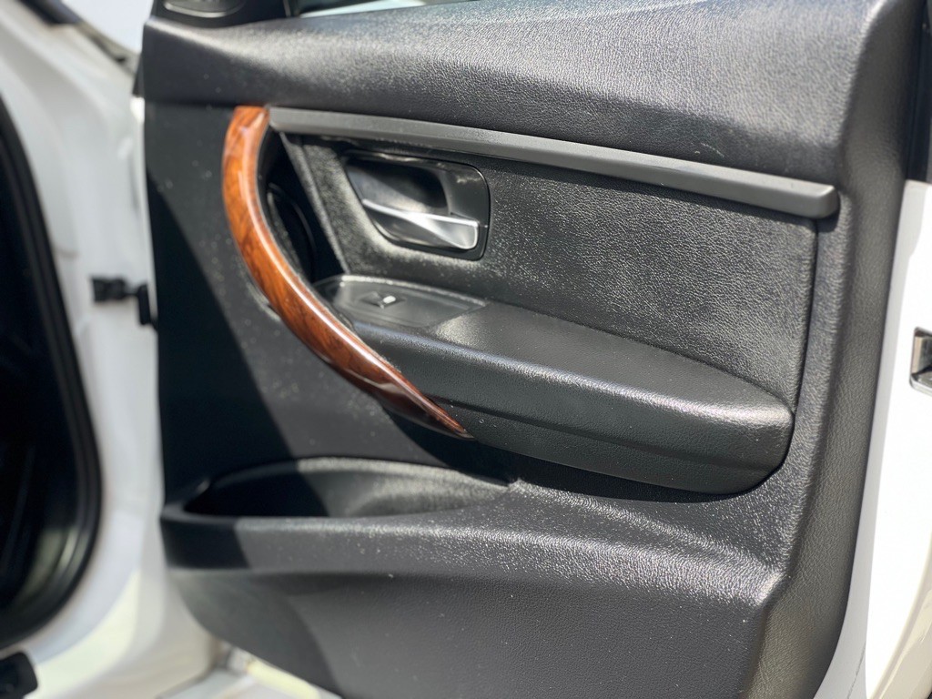 2014 BMW 3 Series Image 18