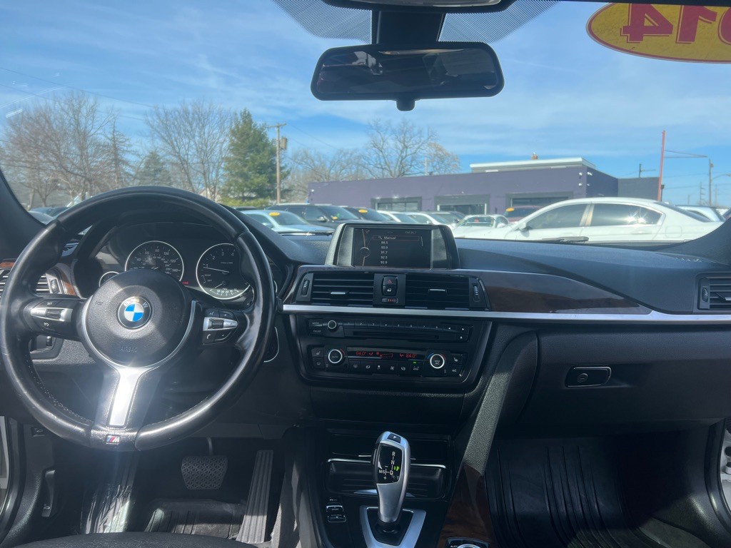 2014 BMW 3 Series Image 21