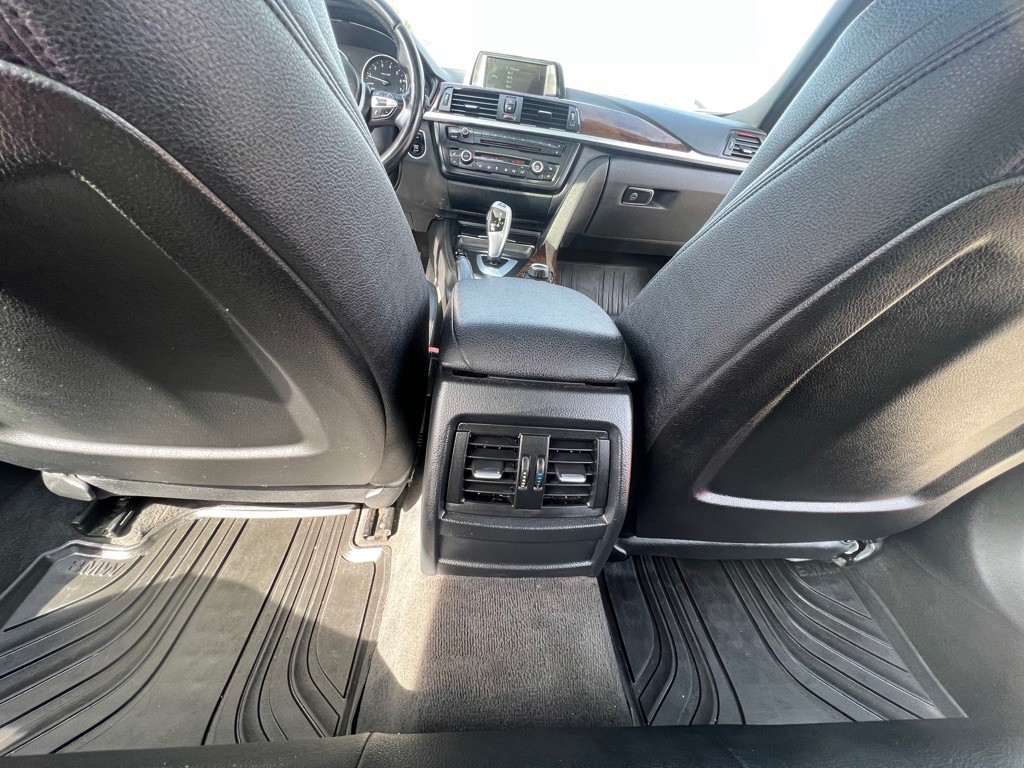 2014 BMW 3 Series Image 27