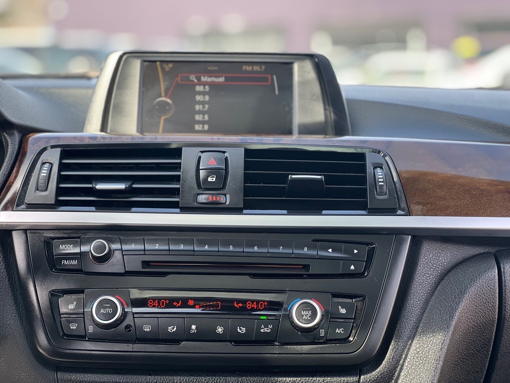 2014 BMW 3 Series Image 30