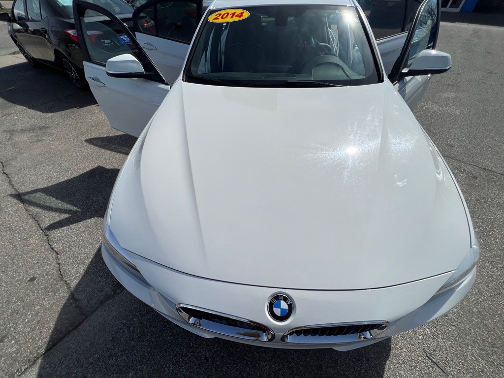 2014 BMW 3 Series Image 32
