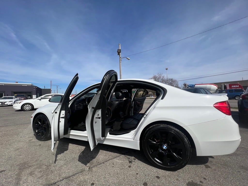 2014 BMW 3 Series Image 36