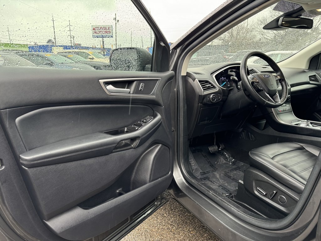 2019 Ford Edge Image 9