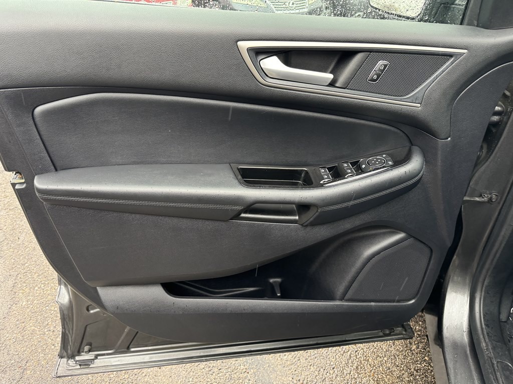 2019 Ford Edge Image 10