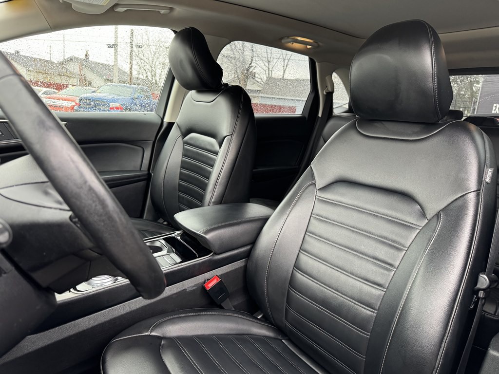 2019 Ford Edge Image 12