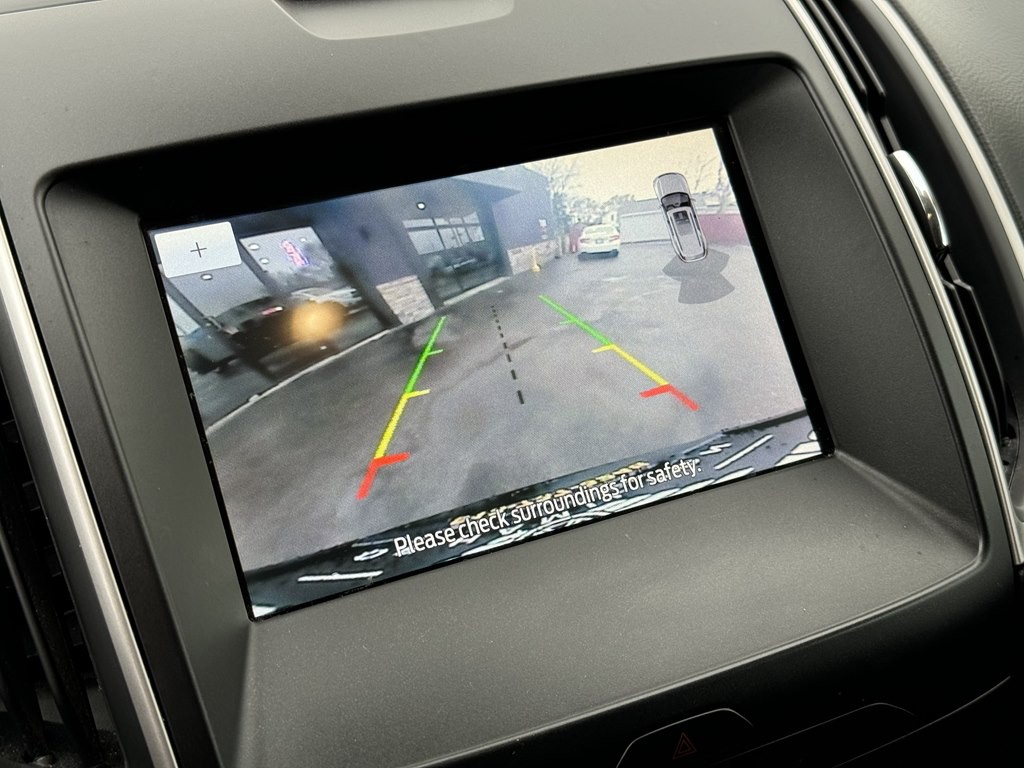 2019 Ford Edge Image 17