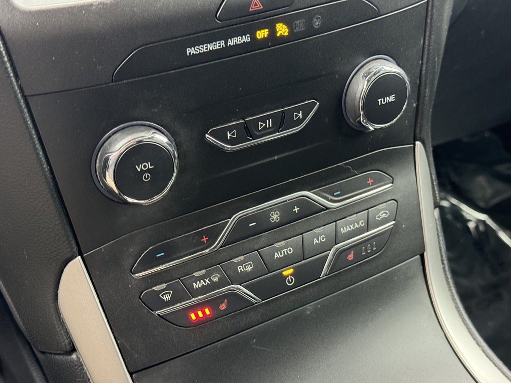 2019 Ford Edge Image 18