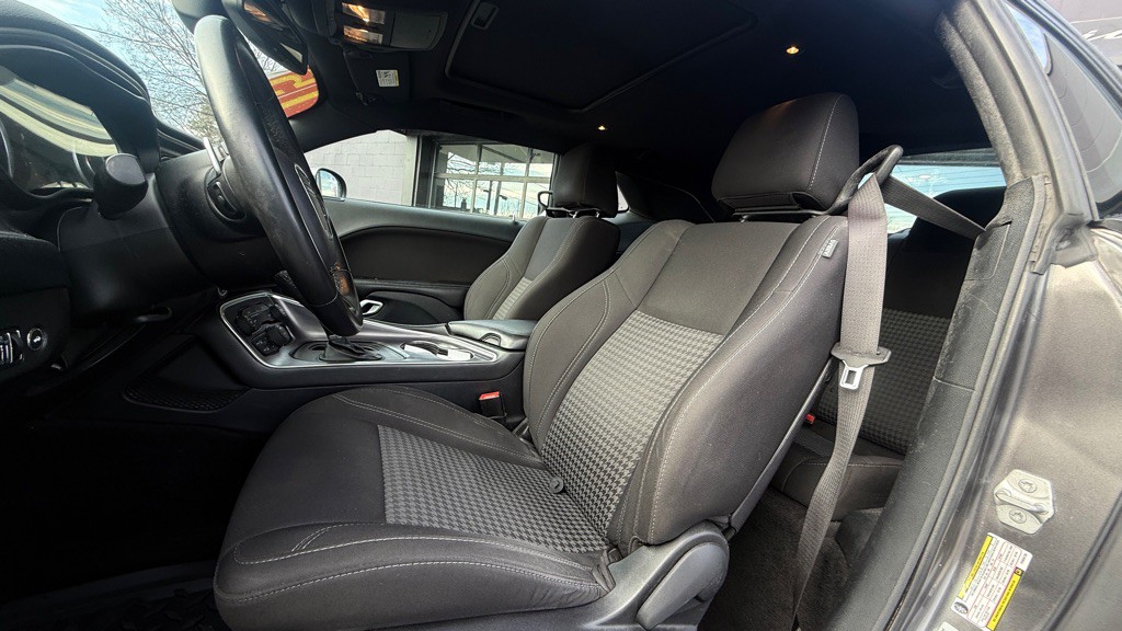 2015 Dodge Challenger Image 4