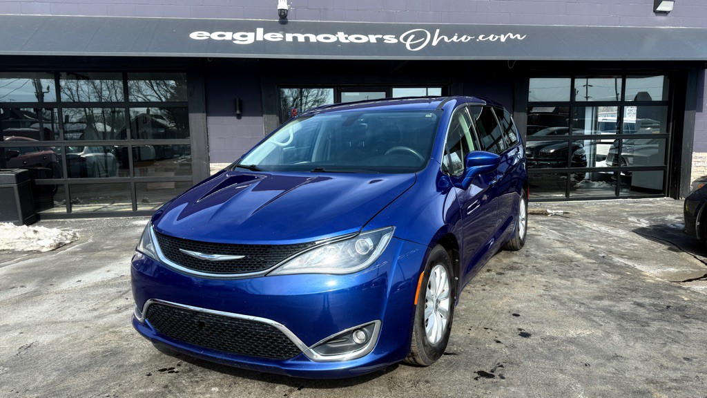 2018 Chrysler Pacifica Image 1
