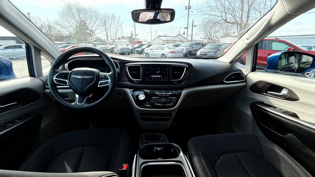 2018 Chrysler Pacifica Image 3