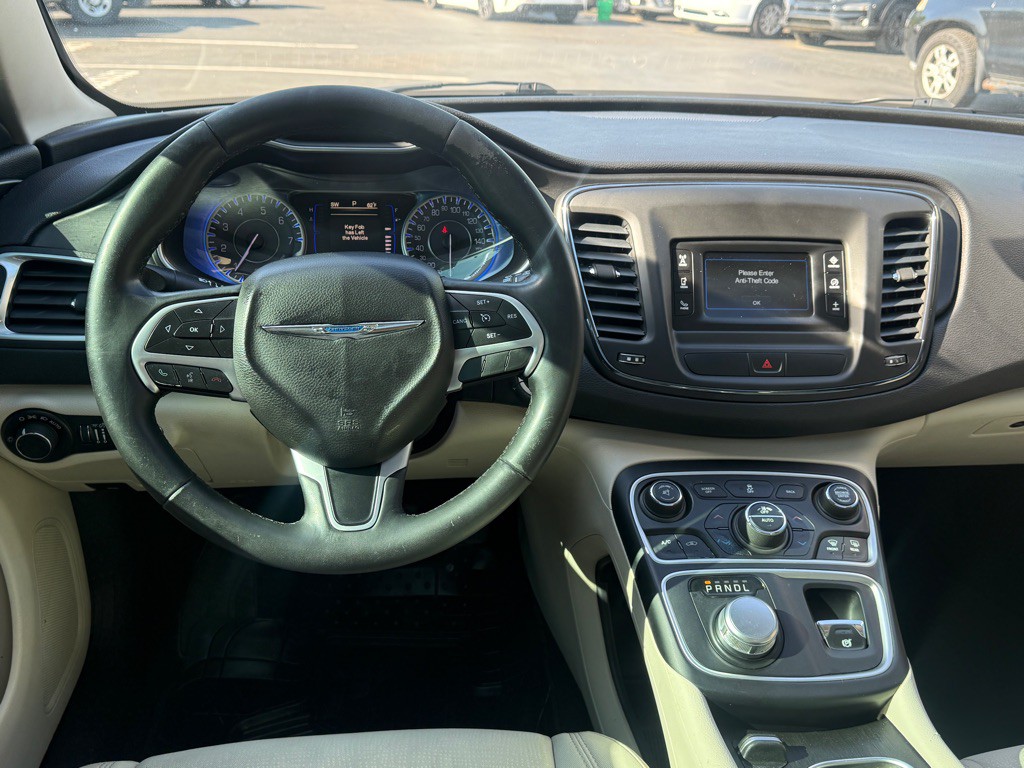 2015 Chrysler 200 Image 4