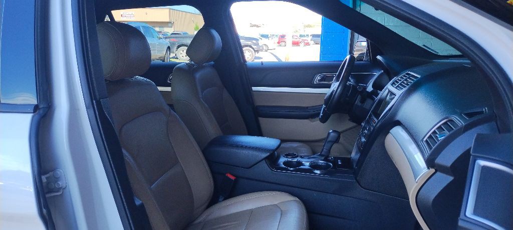 2017 Ford Explorer Image 6