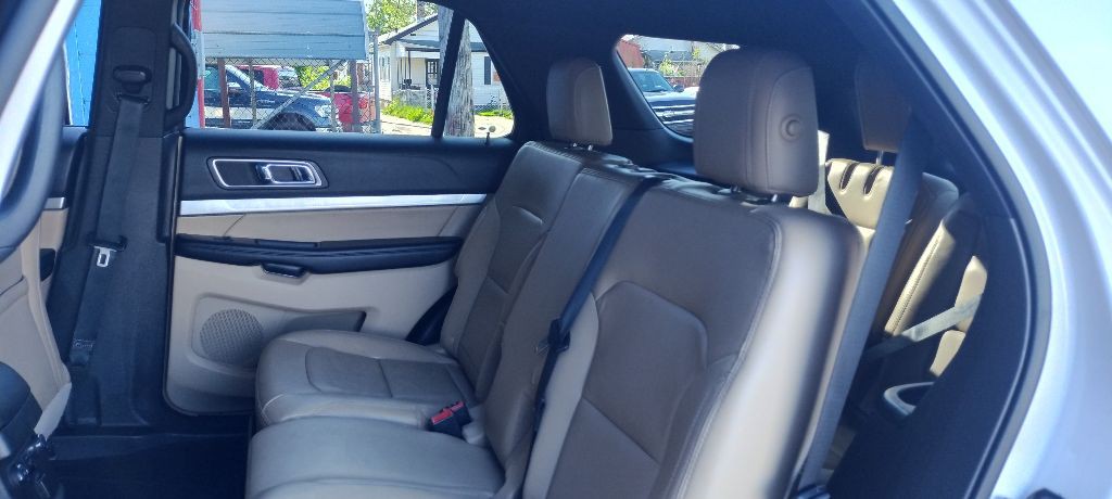 2017 Ford Explorer Image 8