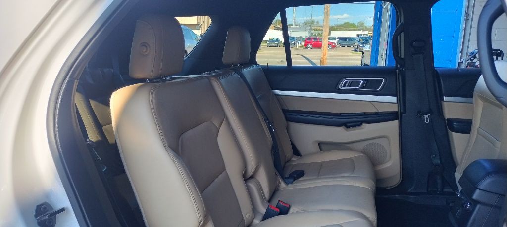 2017 Ford Explorer Image 9