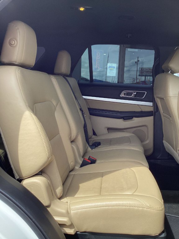 2017 Ford Explorer Image 24