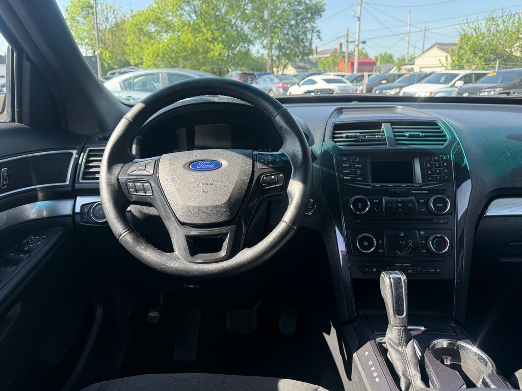 2017 Ford Explorer Image 4