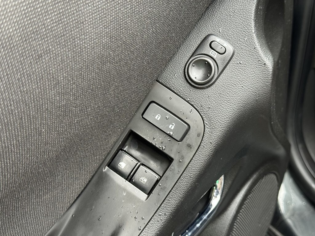 2015 Chevrolet Camaro Image 11