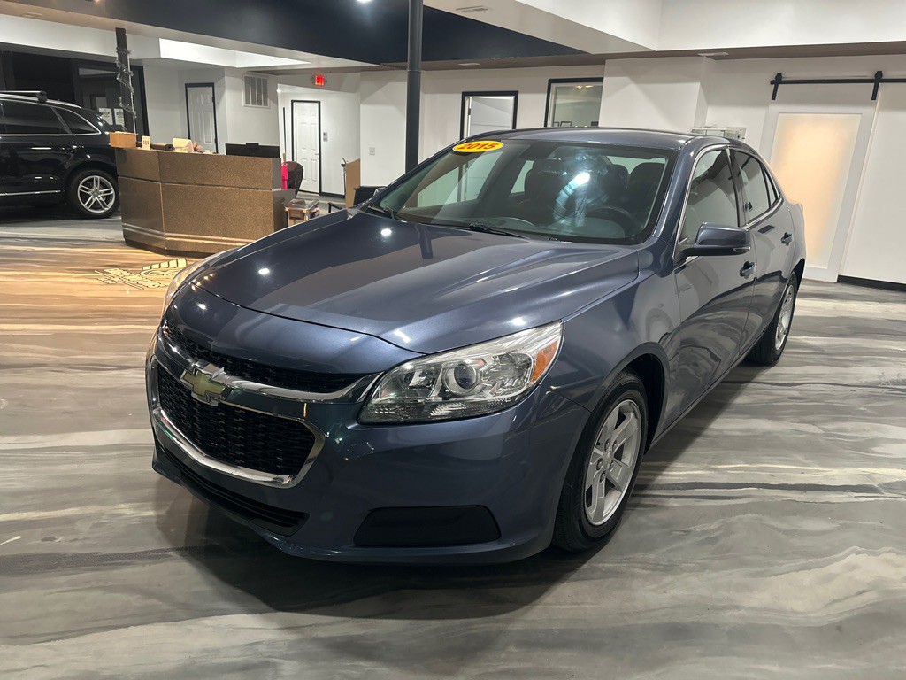 2015 Chevrolet Malibu Image 2