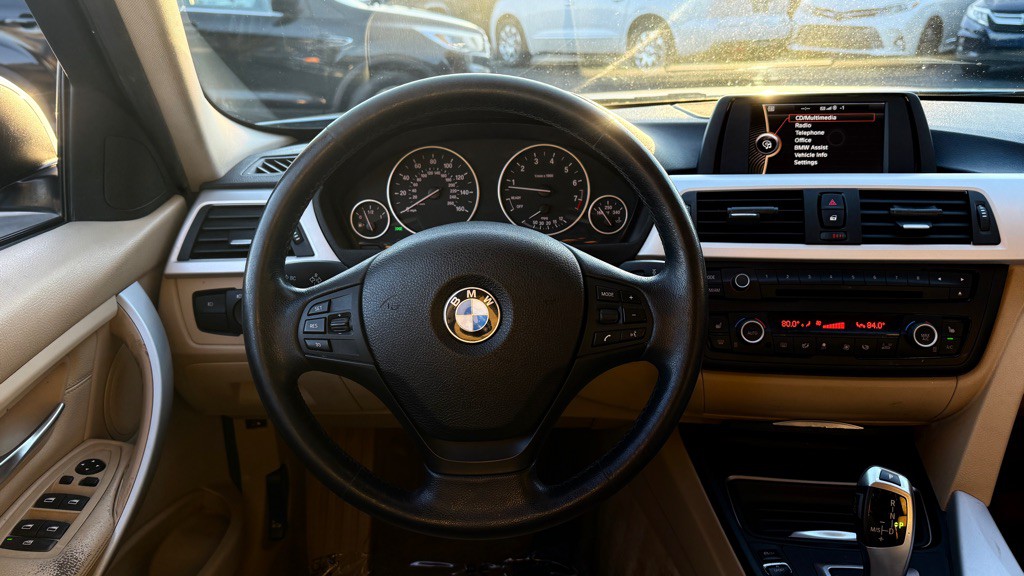 2013 BMW 3 Series Image 2