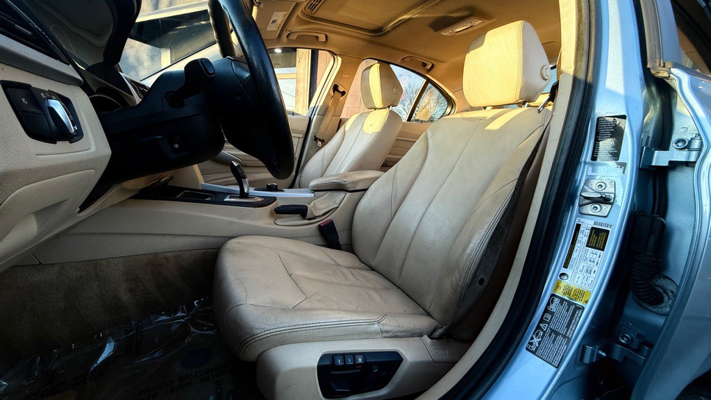 2013 BMW 3 Series Image 4