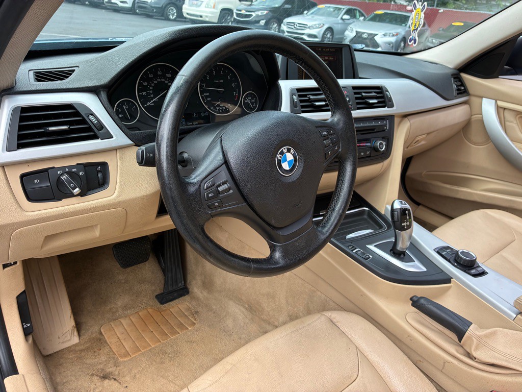 2013 BMW 3 Series Image 3
