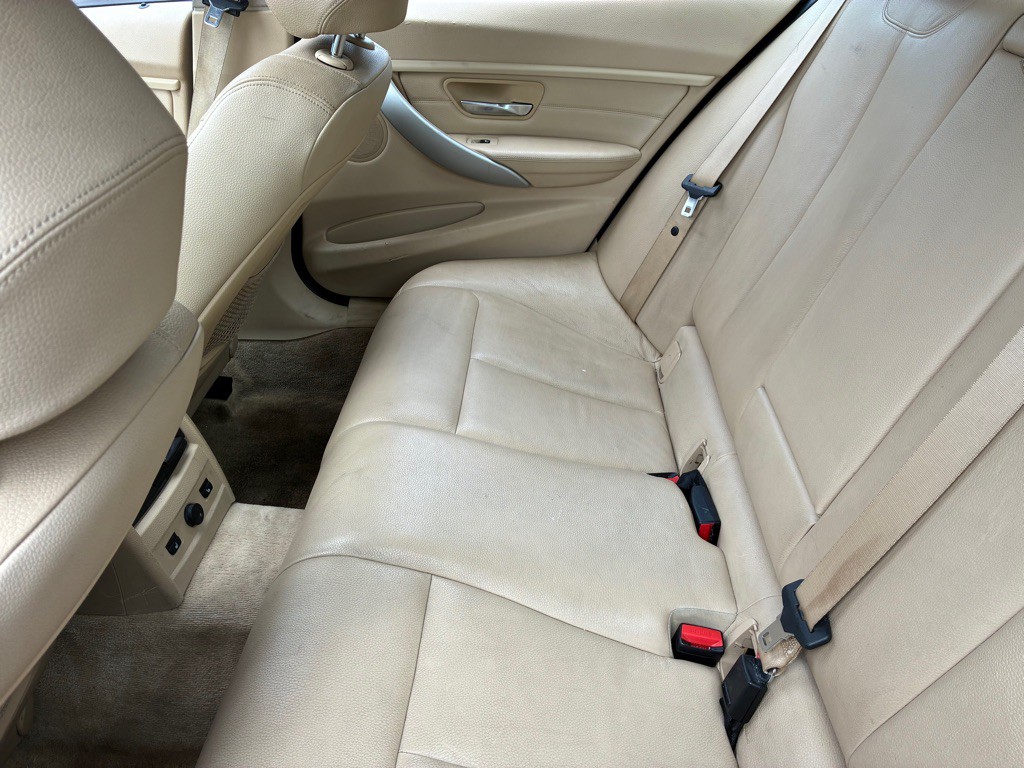2013 BMW 3 Series Image 4