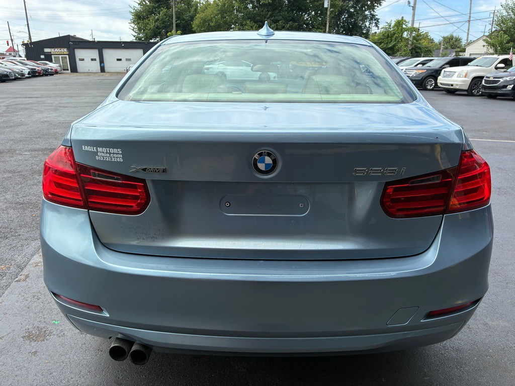 2013 BMW 3 Series Image 8