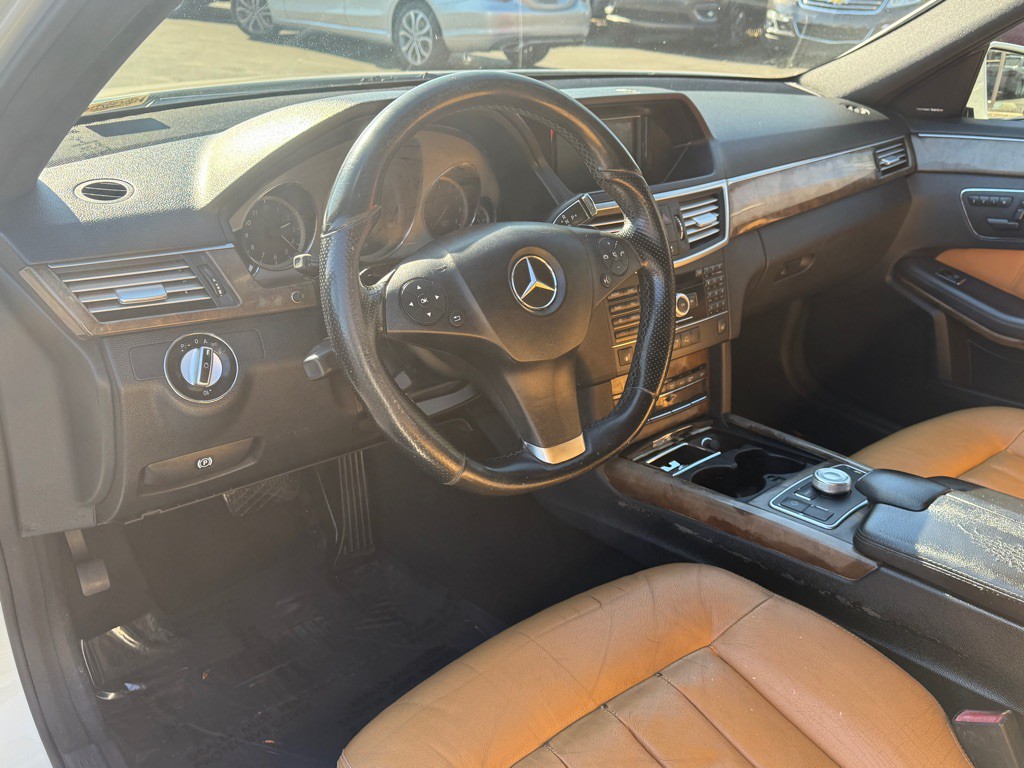 2010 Mercedes-Benz E-Class Image 3