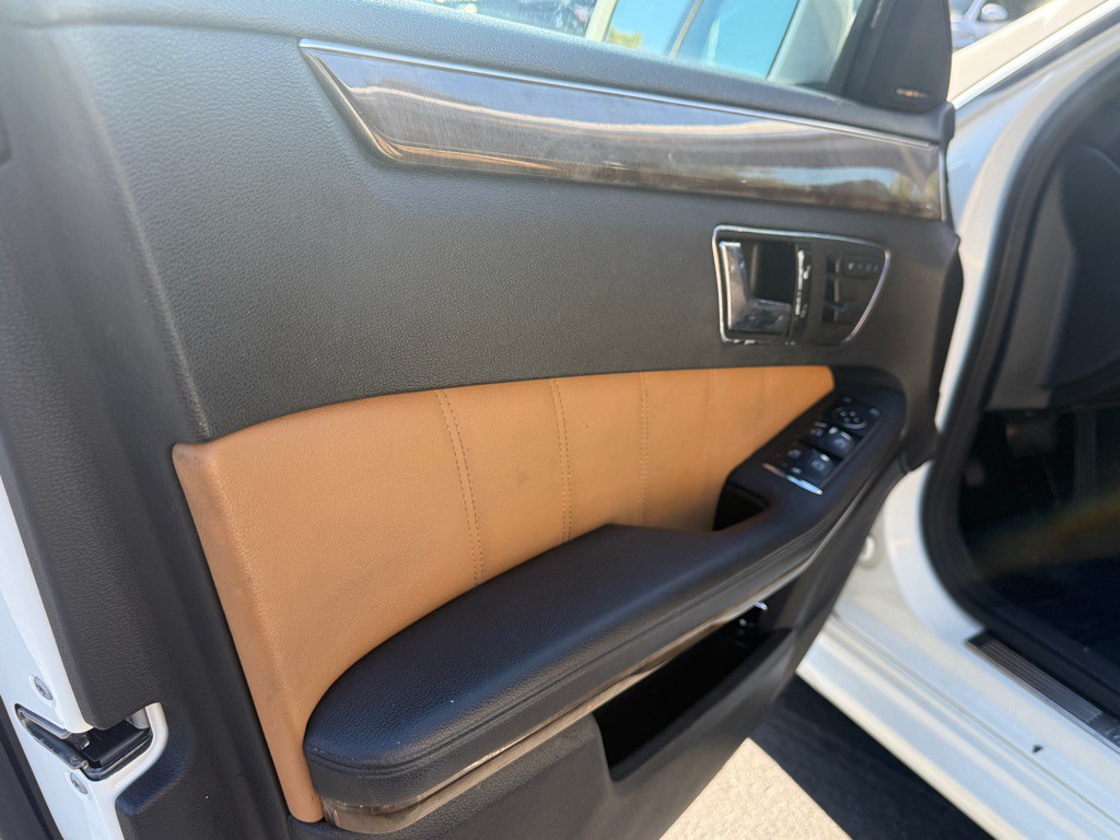 2010 Mercedes-Benz E-Class Image 4