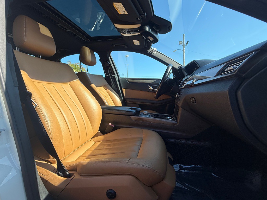 2010 Mercedes-Benz E-Class Image 6