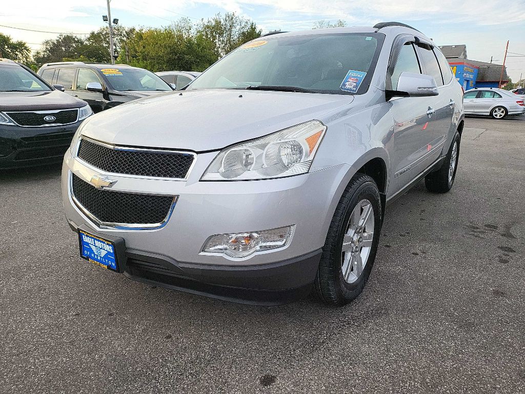 2009 Chevrolet Traverse Image 2