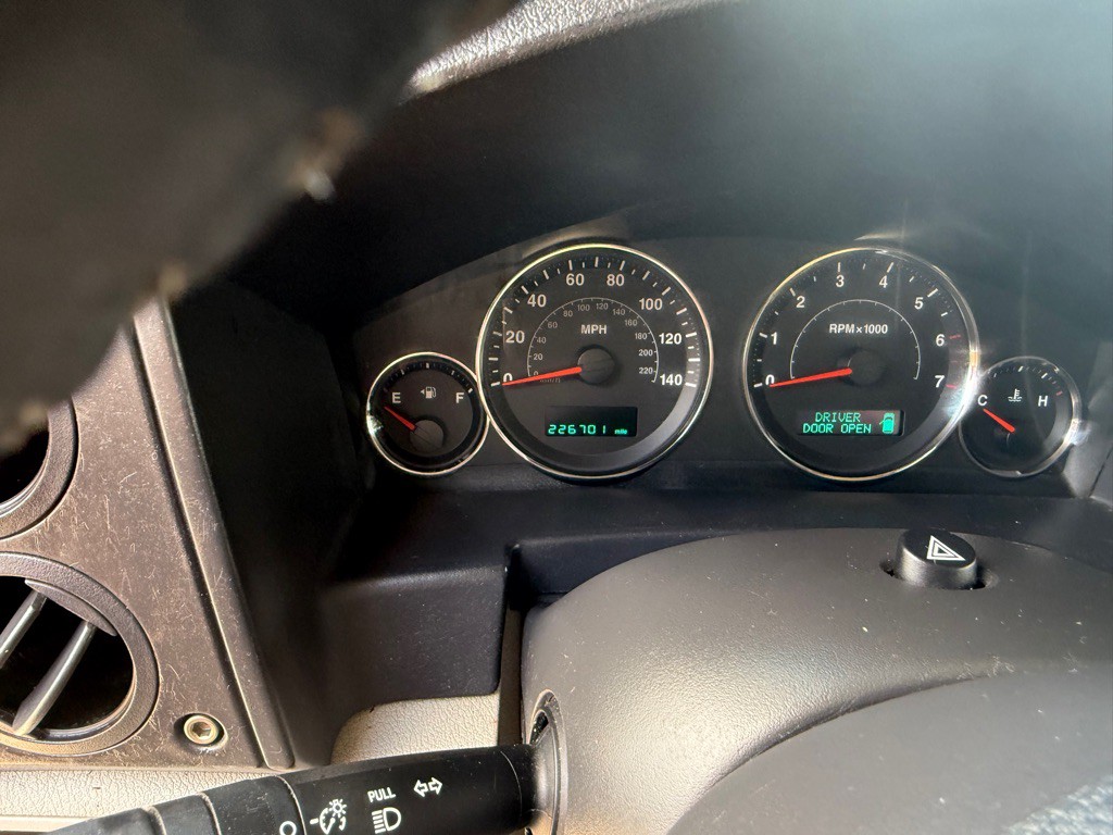 2007 Jeep Commander Image 10