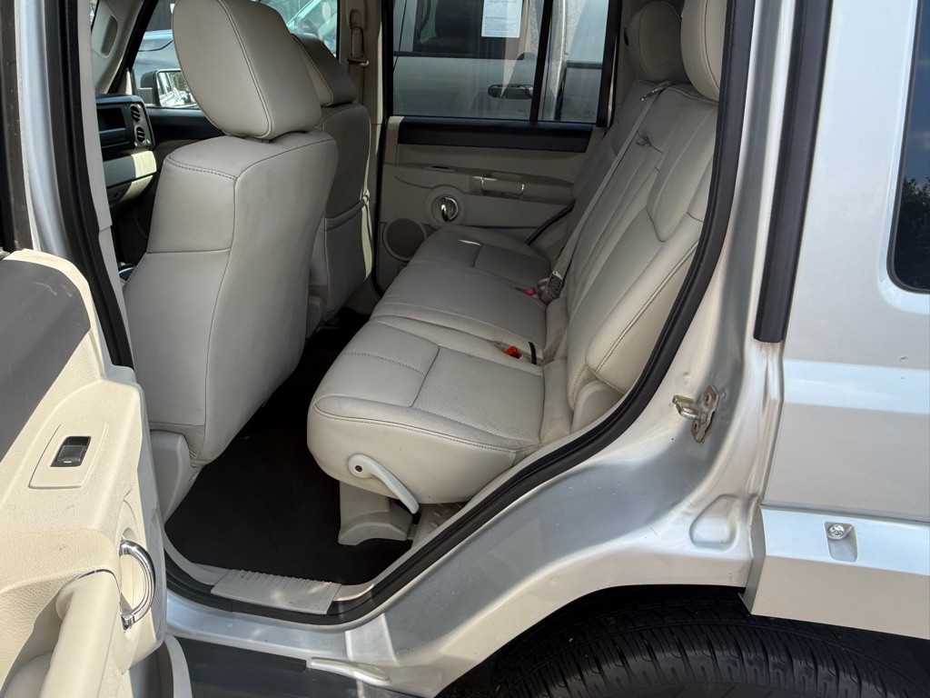 2007 Jeep Commander Image 12