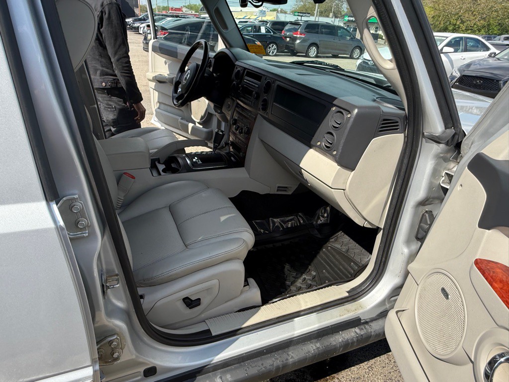 2007 Jeep Commander Image 16