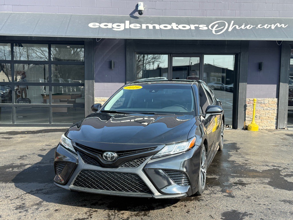 2019 Toyota Camry Image 1