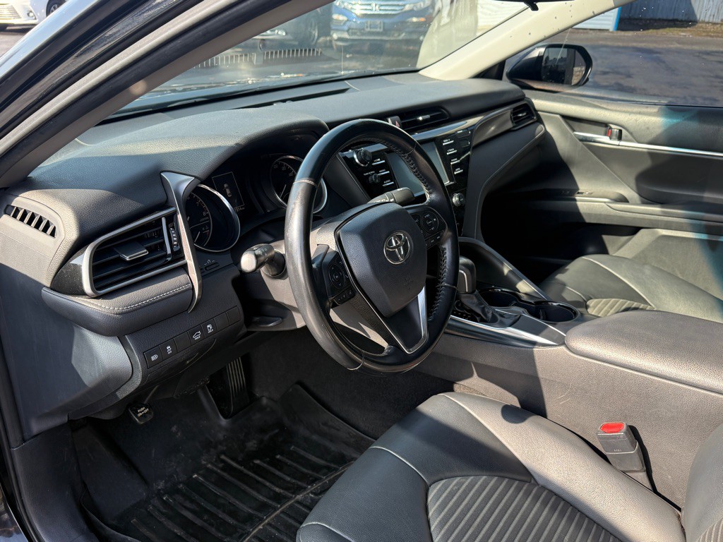 2019 Toyota Camry Image 2