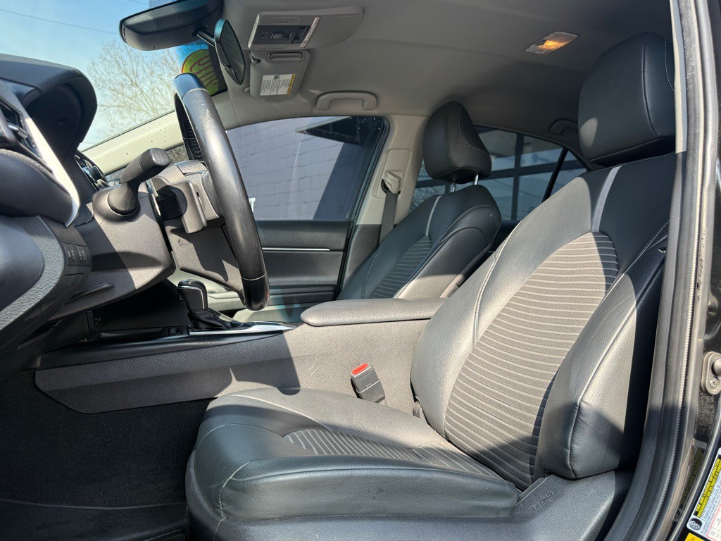 2019 Toyota Camry Image 3