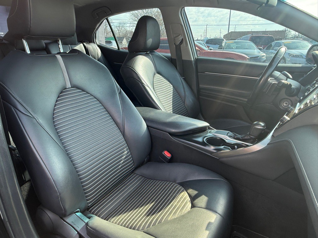 2019 Toyota Camry Image 9