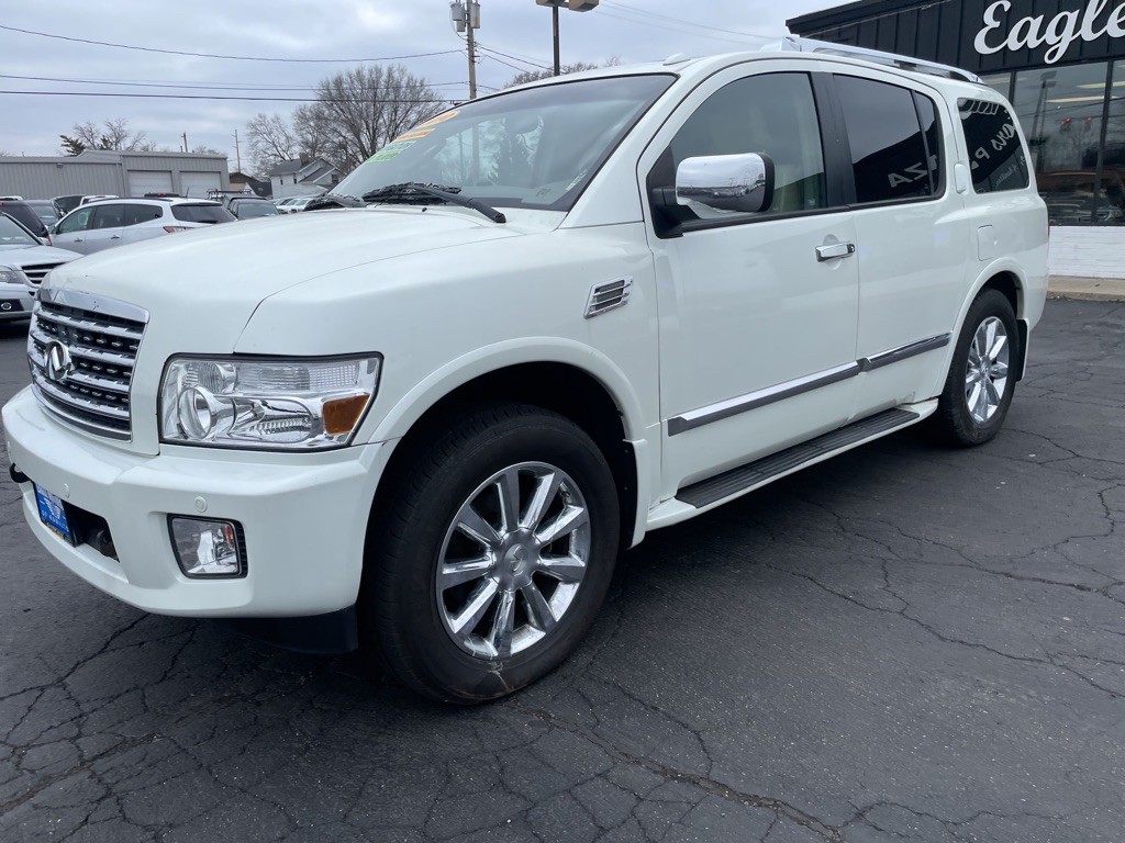 2010 INFINITI QX56 Image 3
