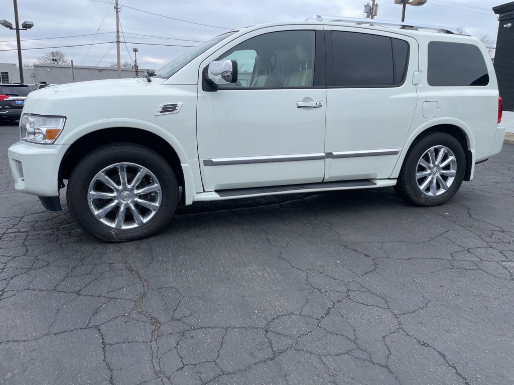 2010 INFINITI QX56 Image 4