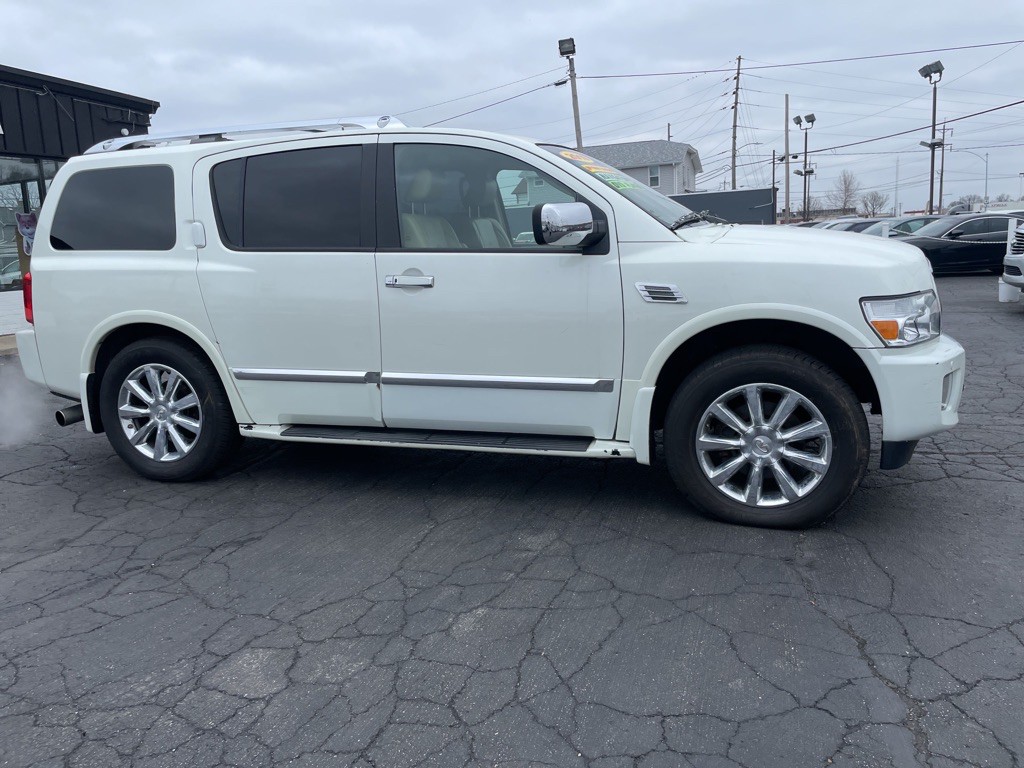 2010 INFINITI QX56 Image 5