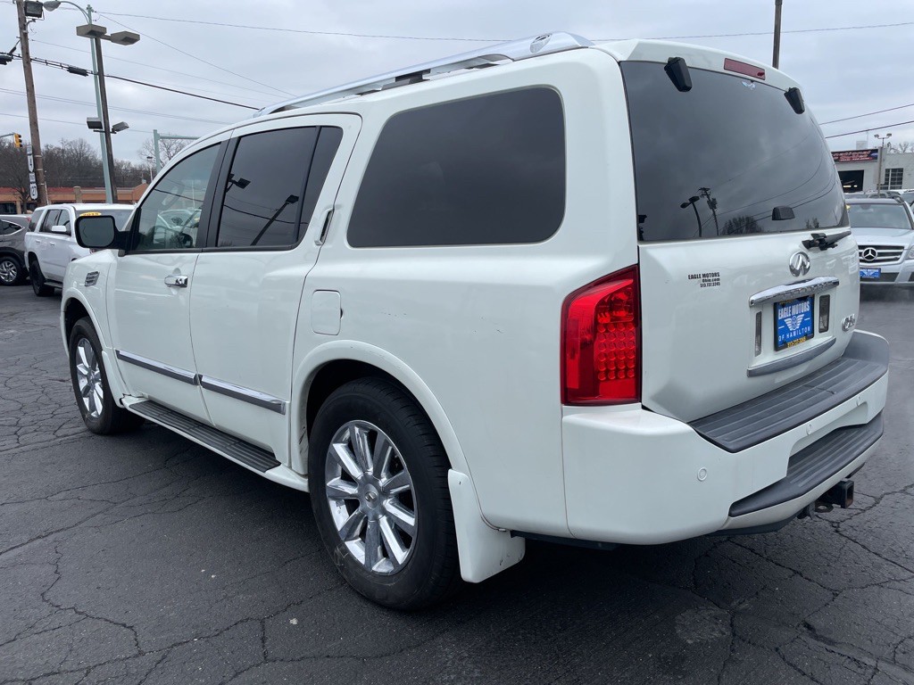 2010 INFINITI QX56 Image 7