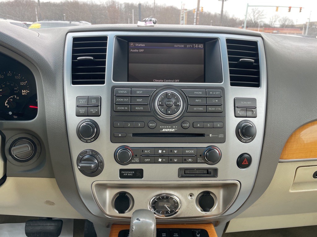 2010 INFINITI QX56 Image 10
