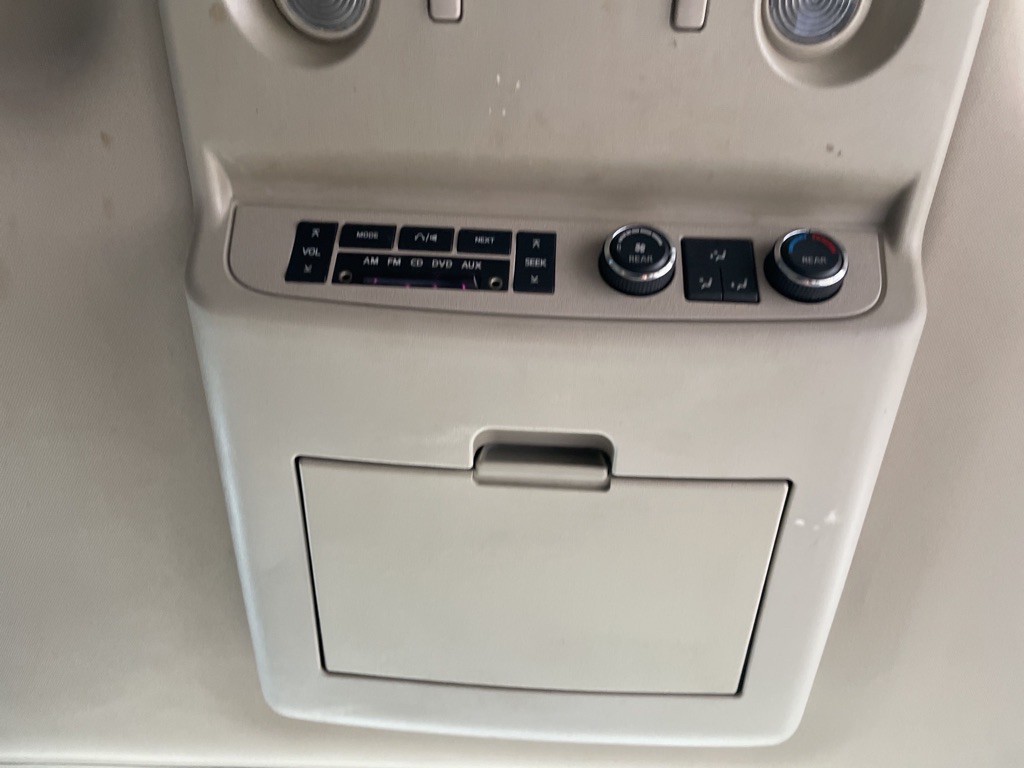 2010 INFINITI QX56 Image 16