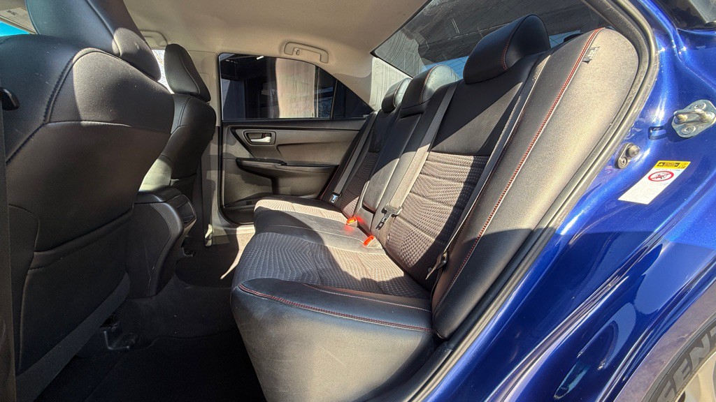 2015 Toyota Camry Image 3